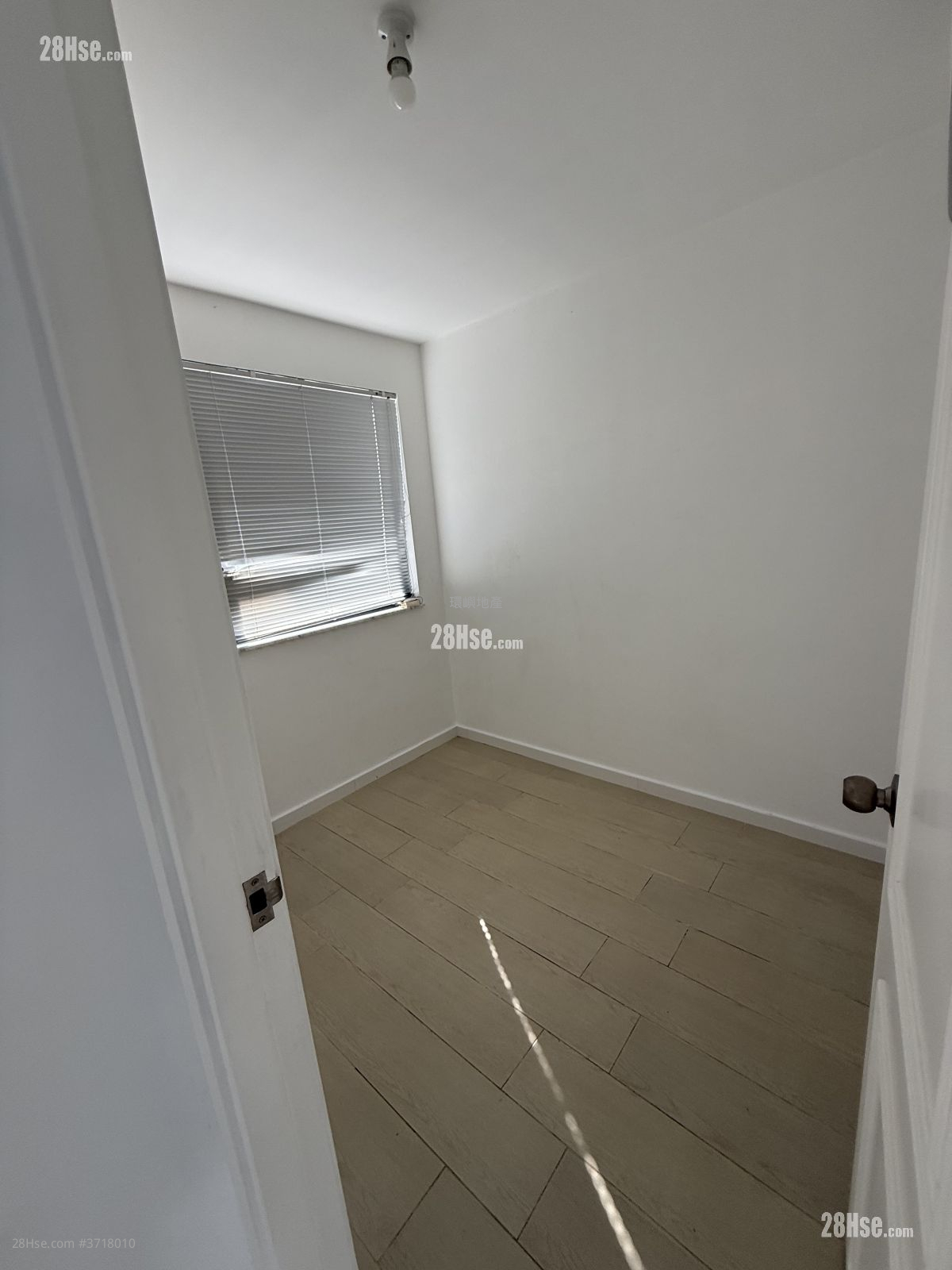 村屋 租盘 5+ 房 , 3 浴室 1,650 平方尺