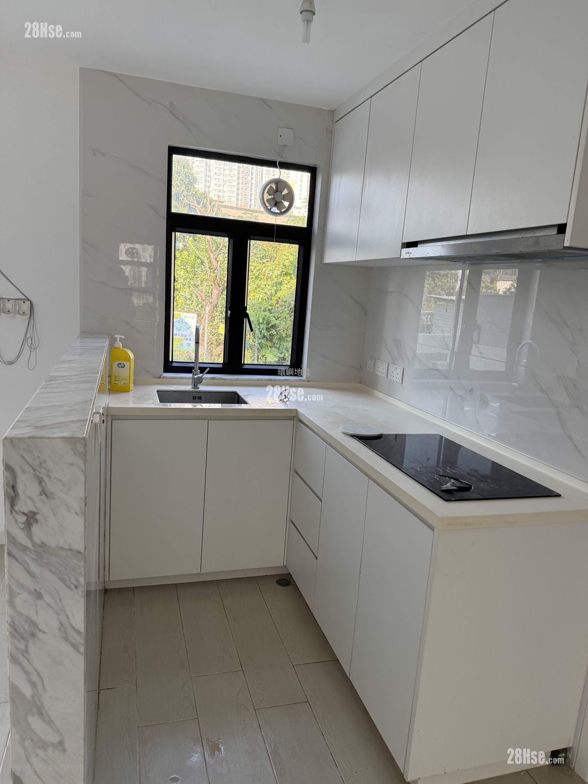 村屋 租盘 5+ 房 , 3 浴室 1,650 平方尺