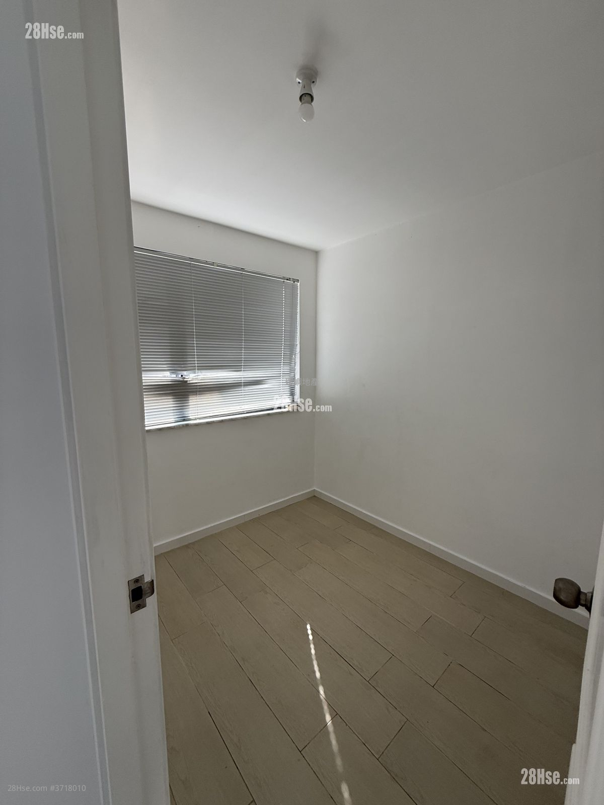 村屋 租盘 5+ 房 , 3 浴室 1,650 平方尺