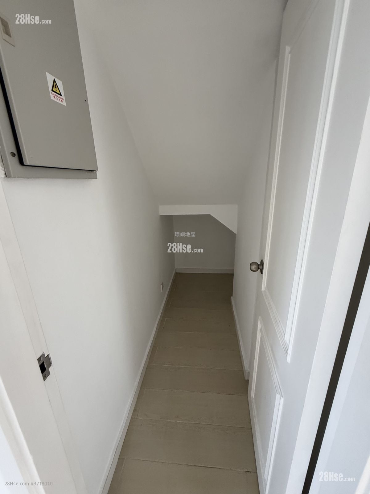 村屋 租盘 5+ 房 , 3 浴室 1,650 平方尺