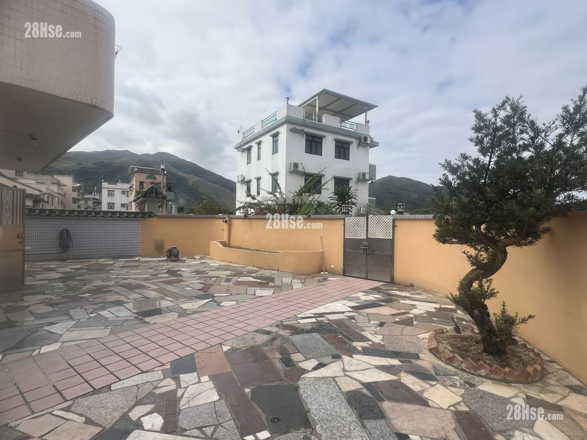 Village Rental 4 Bedrooms , 2 Bathrooms 1,200 ft²