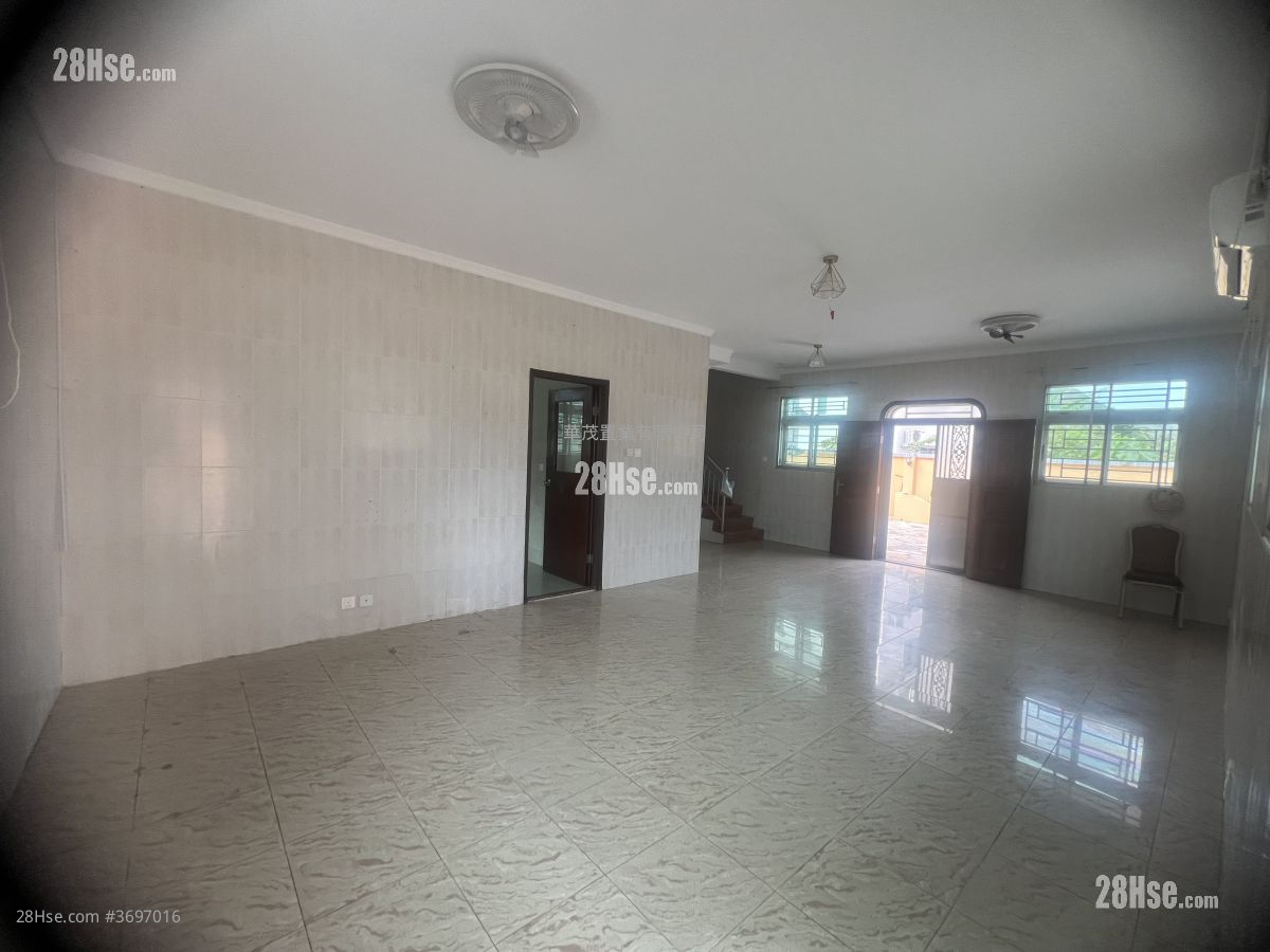 Village Rental 4 Bedrooms , 2 Bathrooms 1,200 ft²