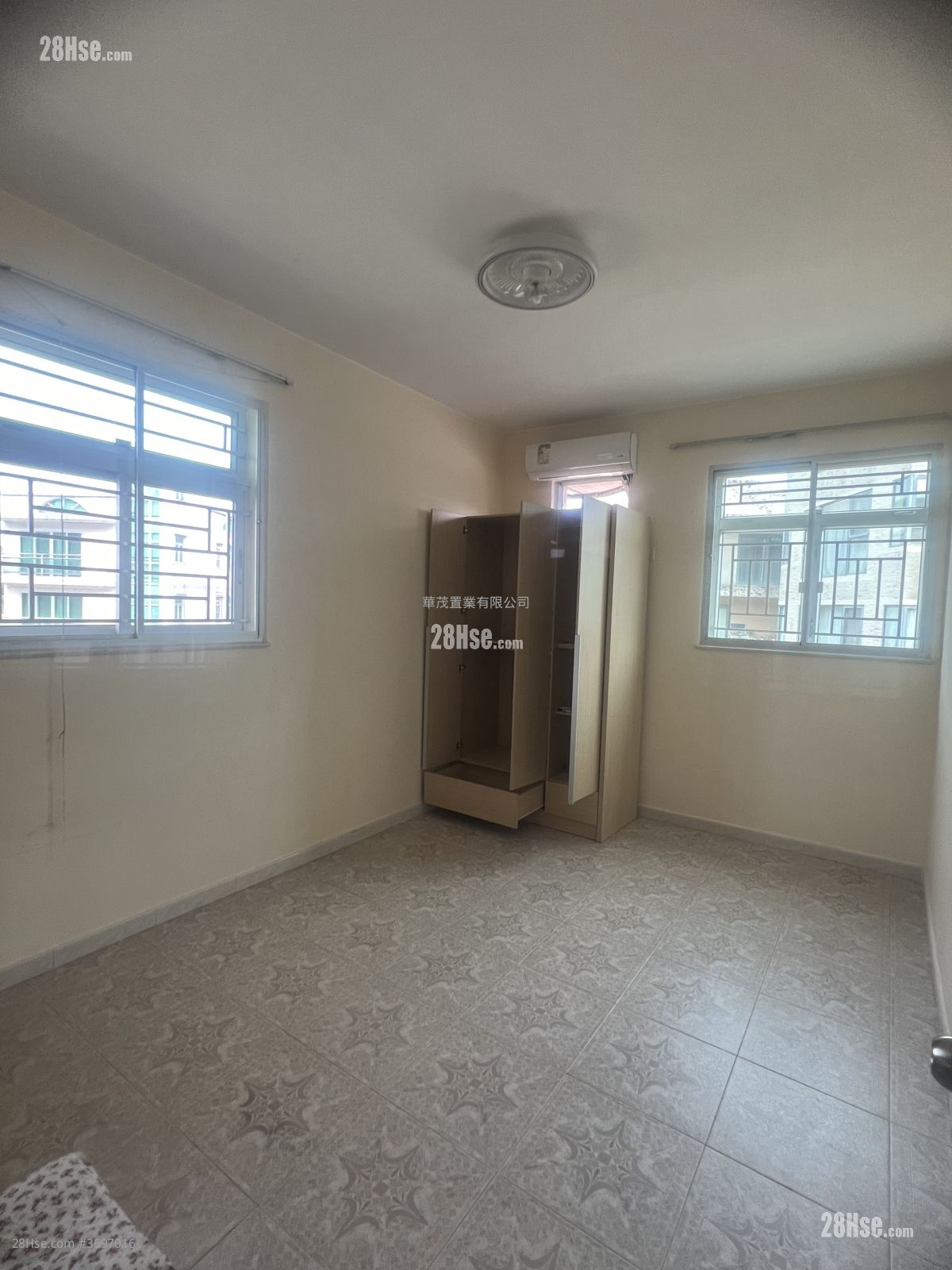 Village Rental 4 Bedrooms , 2 Bathrooms 1,200 ft²