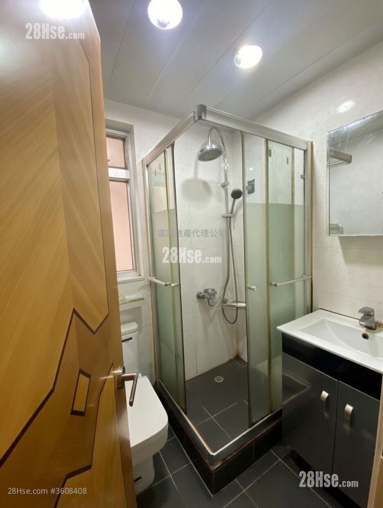 Tsz Oi Court Sell 3 Bedrooms , 2 Bathrooms 650 ft²