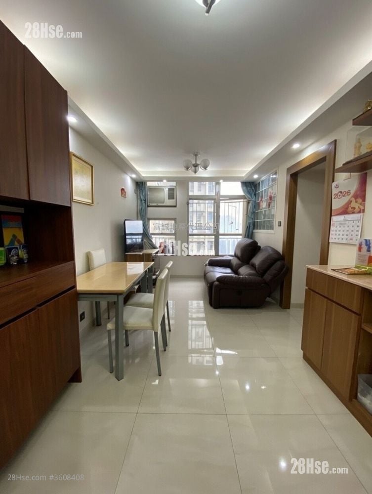 Tsz Oi Court Sell 3 Bedrooms , 2 Bathrooms 650 ft²