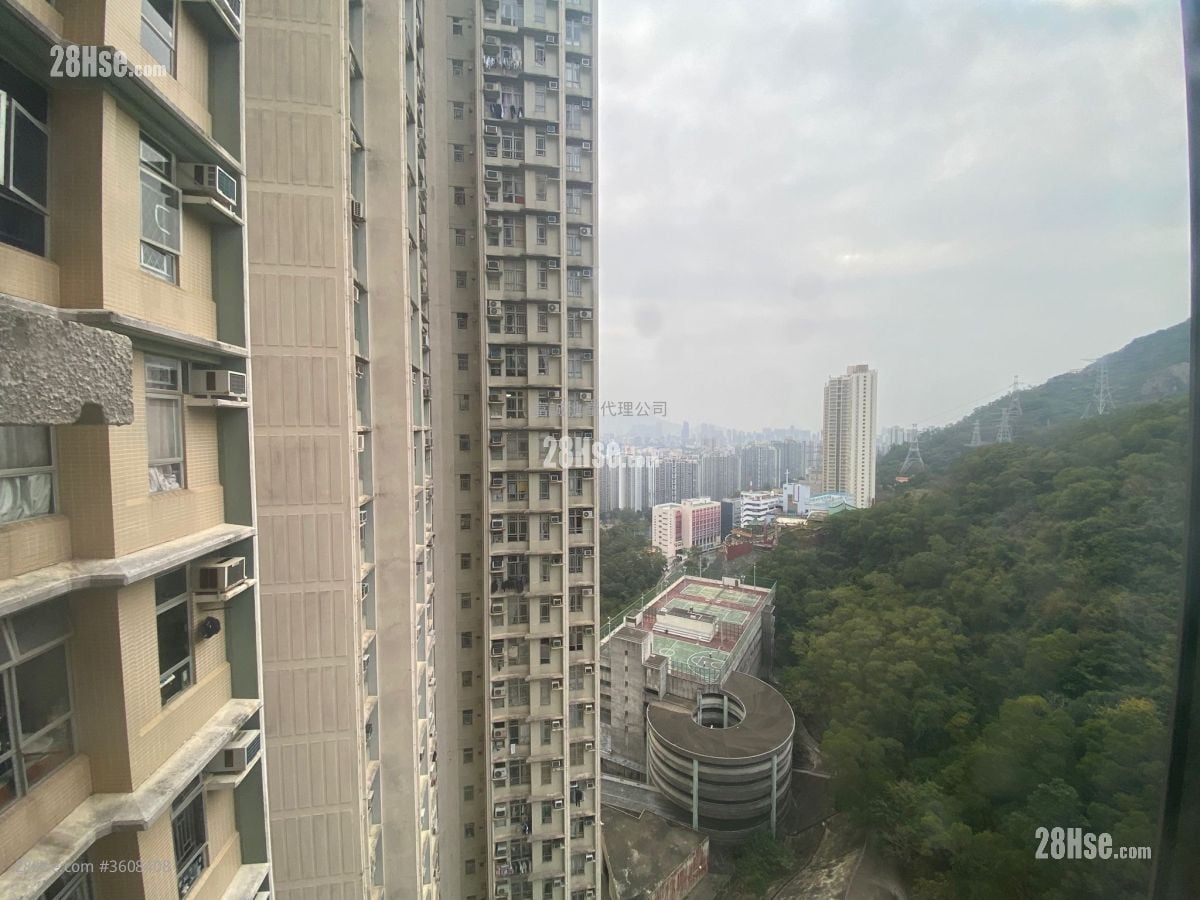 Tsz Oi Court Sell 3 Bedrooms , 2 Bathrooms 650 ft²