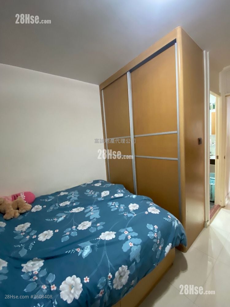 Tsz Oi Court Sell 3 Bedrooms , 2 Bathrooms 650 ft²