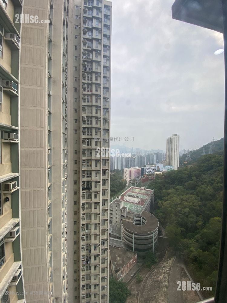 Tsz Oi Court Sell 3 Bedrooms , 2 Bathrooms 650 ft²