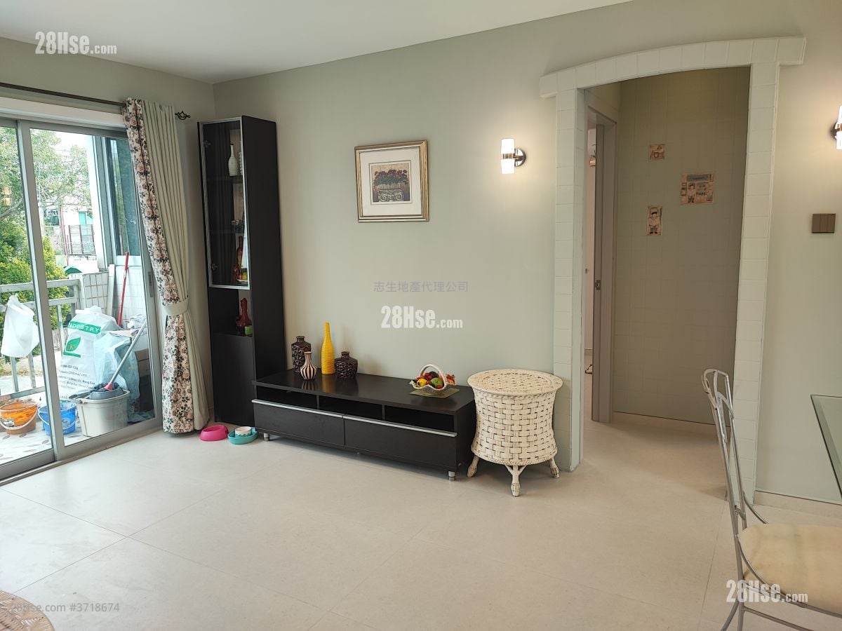 村屋 租盘 2 房 , 2 浴室 700 平方尺