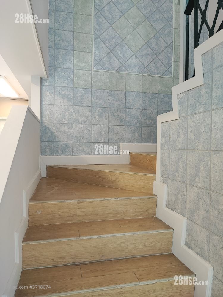 村屋 租盘 2 房 , 2 浴室 700 平方尺