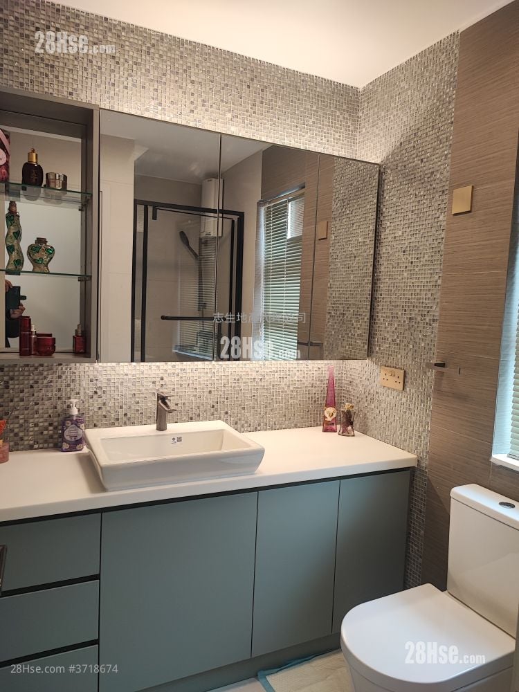 村屋 租盘 2 房 , 2 浴室 700 平方尺