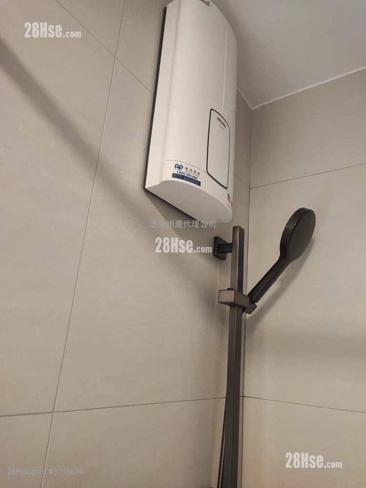 村屋 租盘 2 房 , 2 浴室 700 平方尺