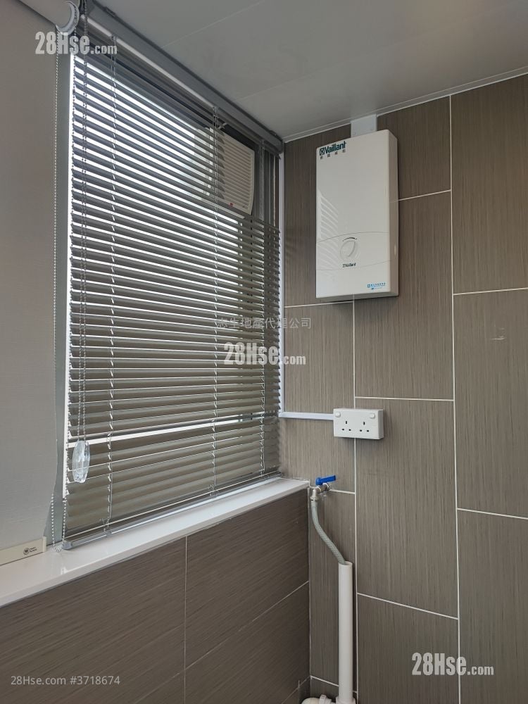 村屋 租盘 2 房 , 2 浴室 700 平方尺