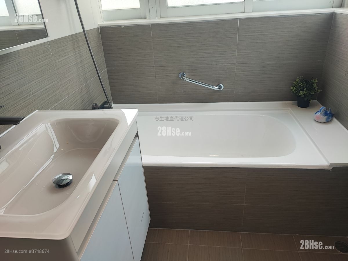 村屋 租盘 2 房 , 2 浴室 700 平方尺