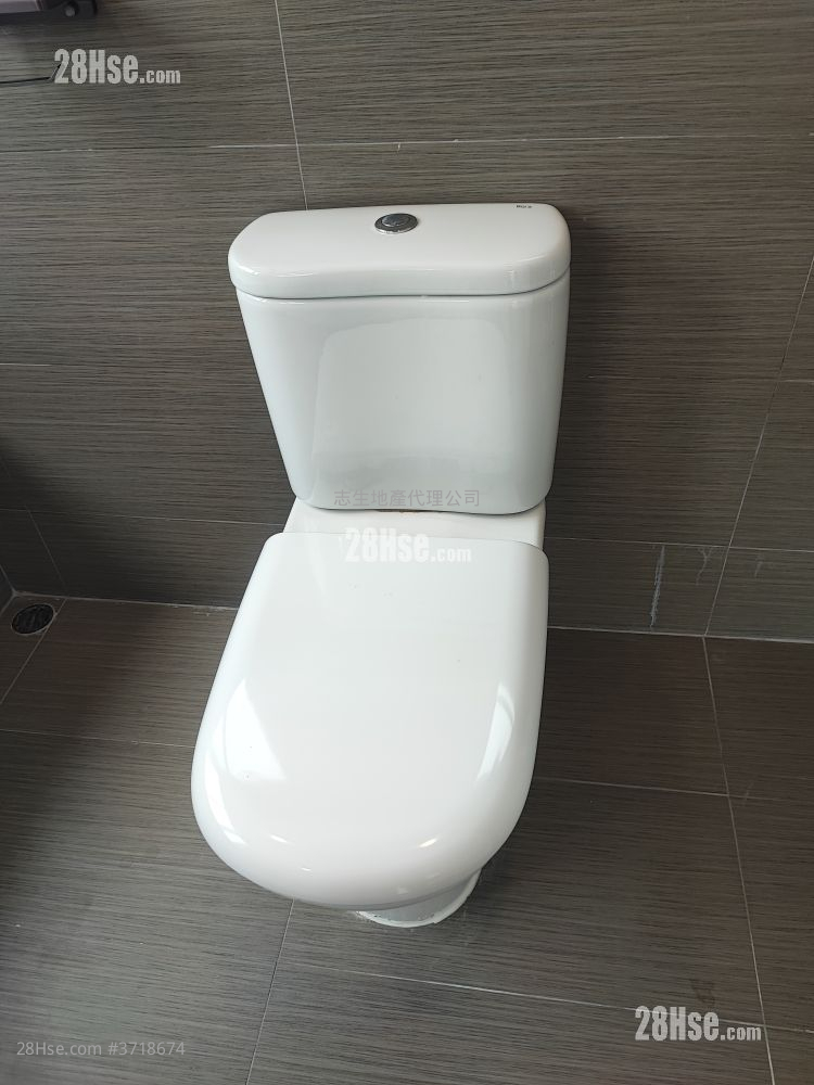 村屋 租盘 2 房 , 2 浴室 700 平方尺