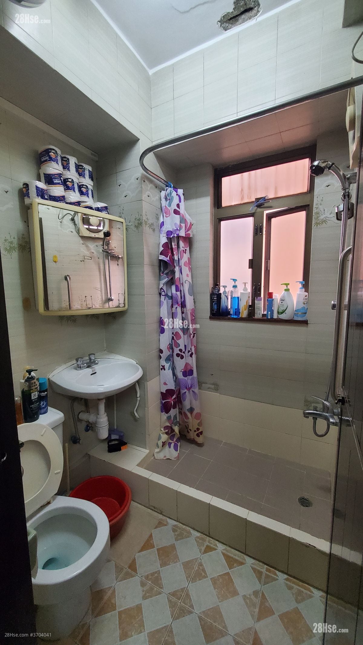 Tak Tung House Sell 3 Bedrooms , 1 Bathroom 583 ft²