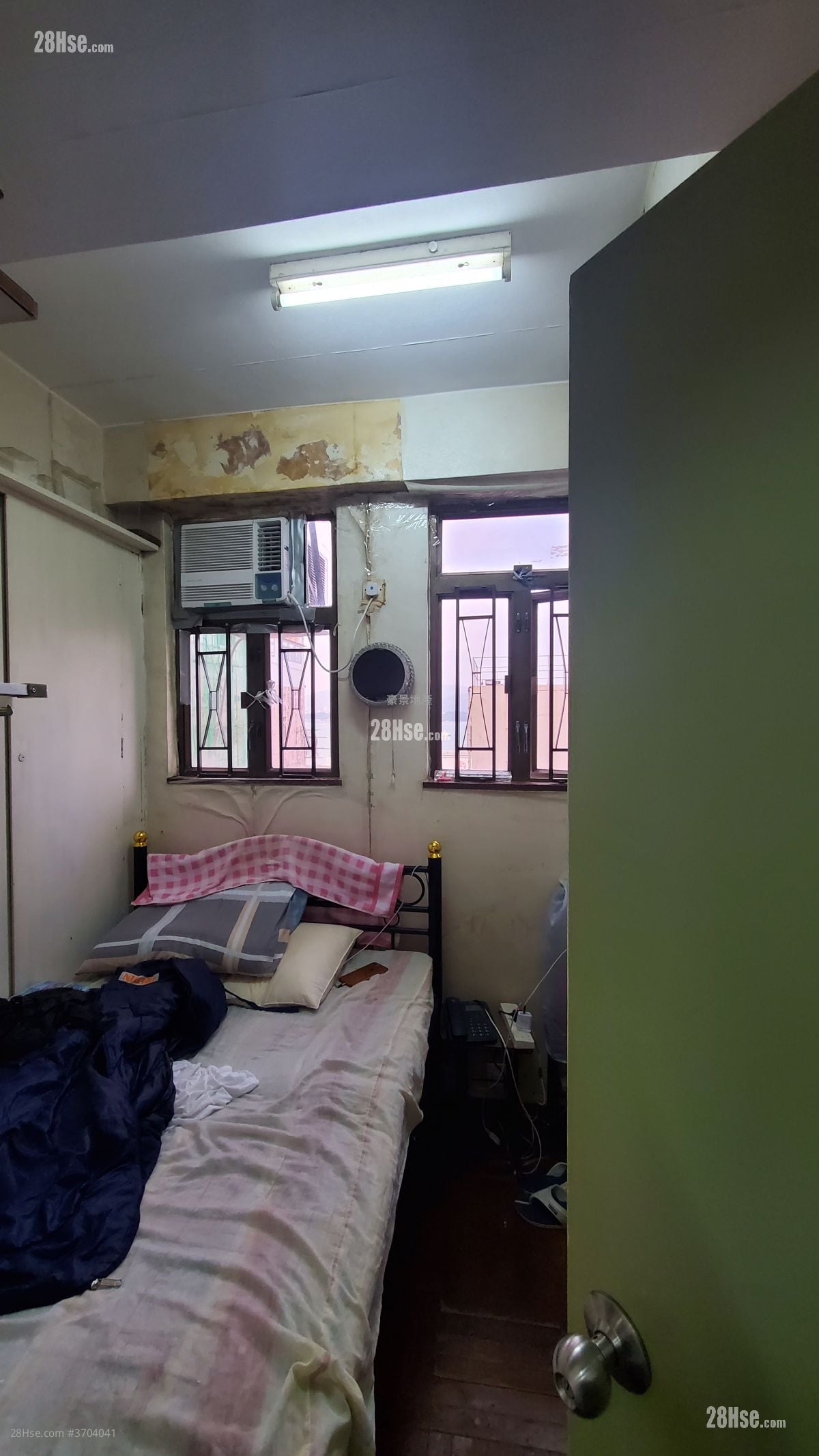 Tak Tung House Sell 3 Bedrooms , 1 Bathroom 583 ft²