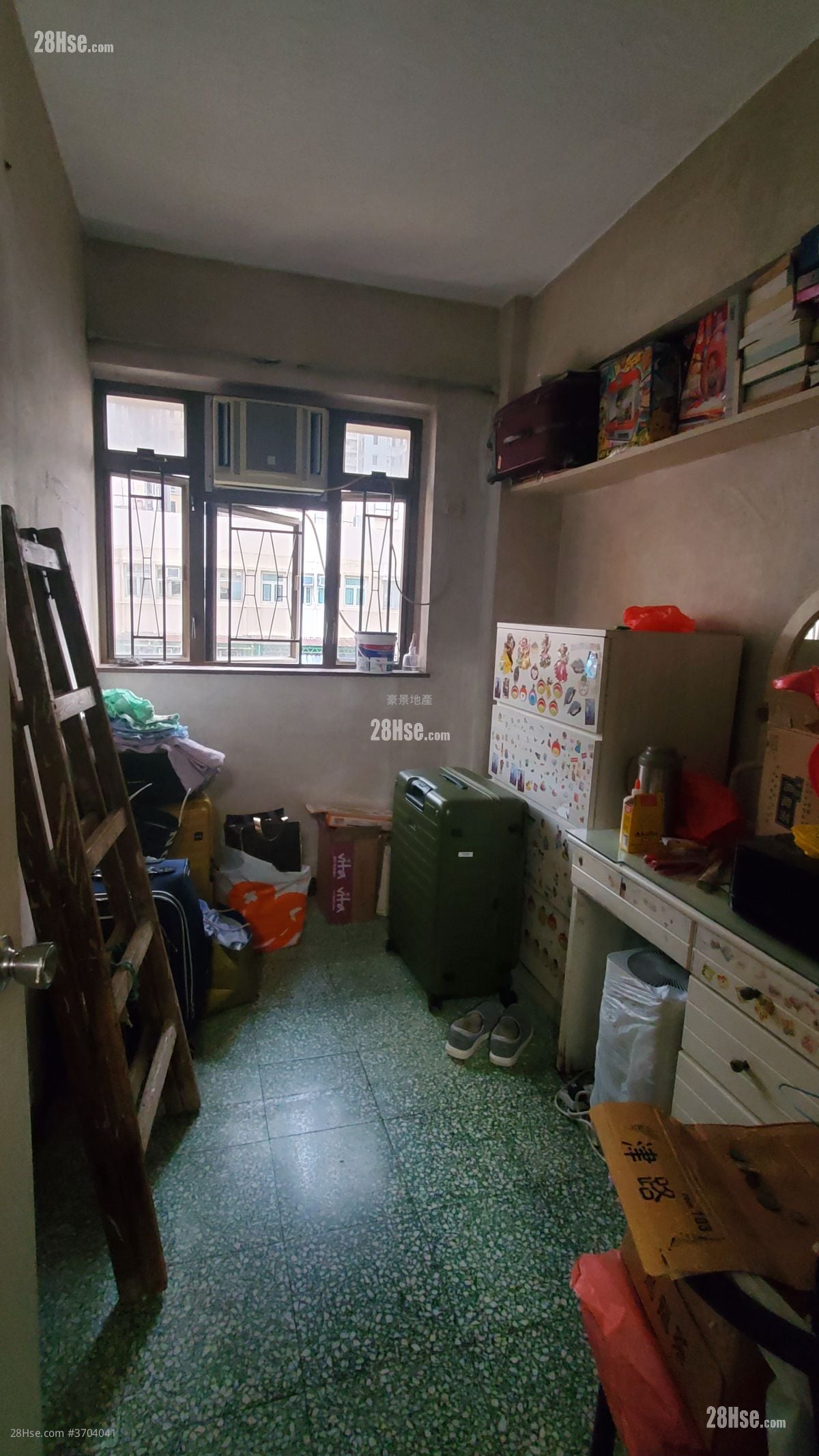 Tak Tung House Sell 3 Bedrooms , 1 Bathroom 583 ft²