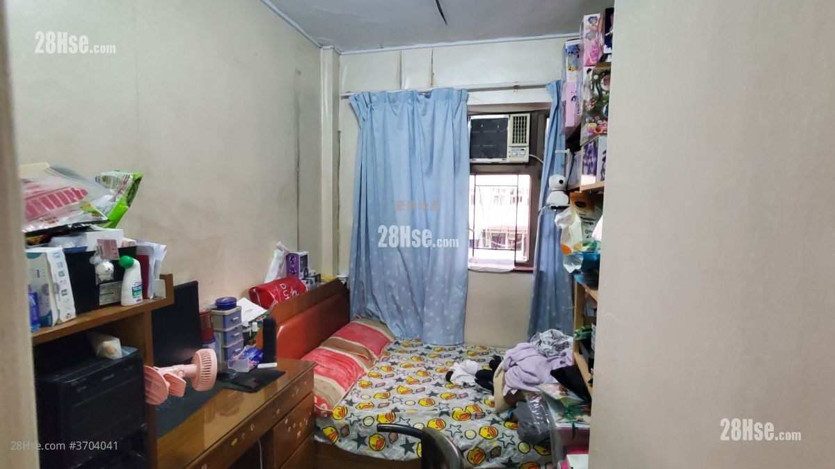 Tak Tung House Sell 3 Bedrooms , 1 Bathroom 583 ft²