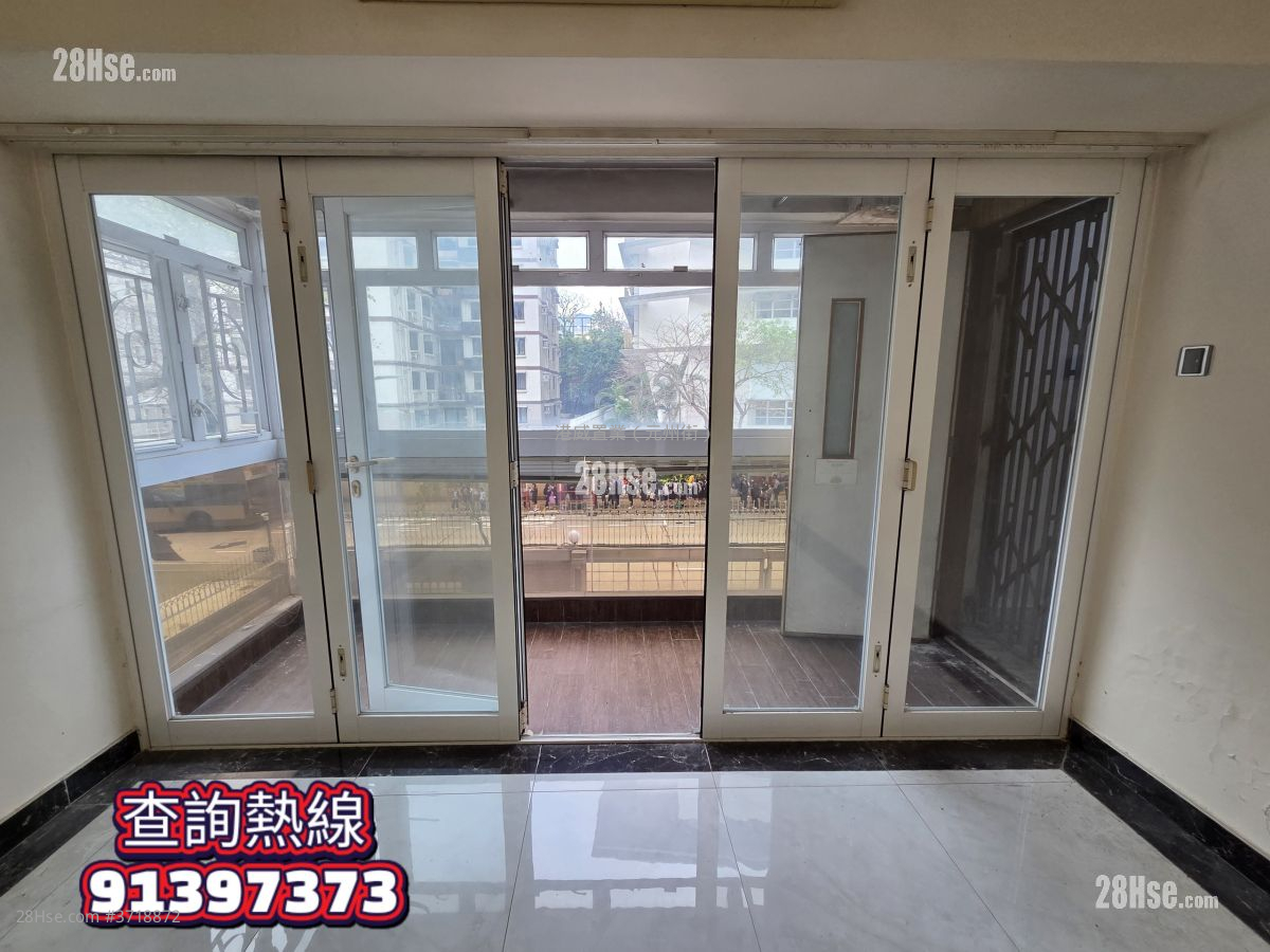 Cheerbond Court Sell 4 Bedrooms , 2 Bathrooms 920 ft²