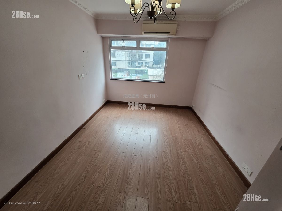 Cheerbond Court Sell 4 Bedrooms , 2 Bathrooms 920 ft²