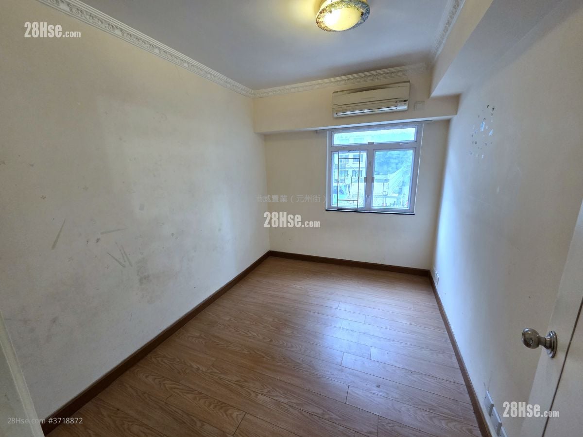 Cheerbond Court Sell 4 Bedrooms , 2 Bathrooms 920 ft²