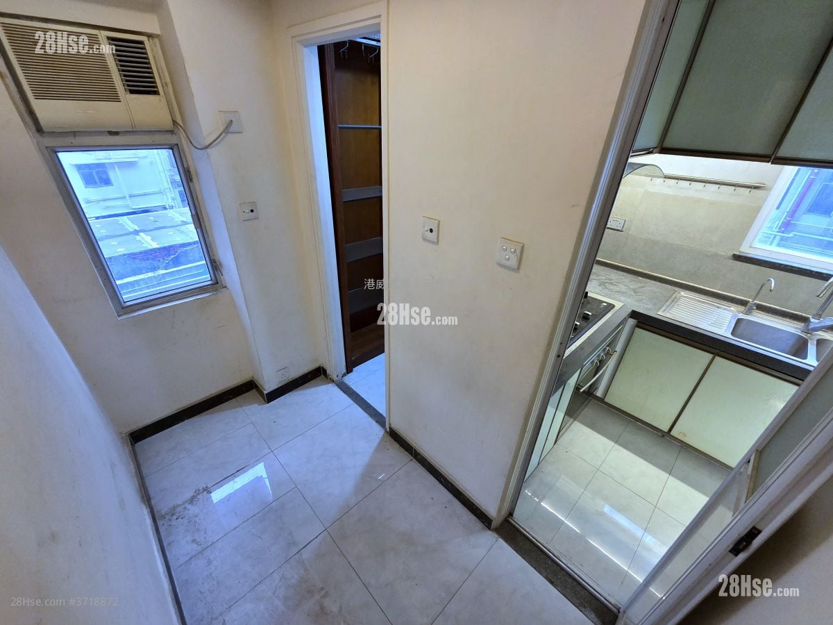 Cheerbond Court Sell 4 Bedrooms , 2 Bathrooms 920 ft²