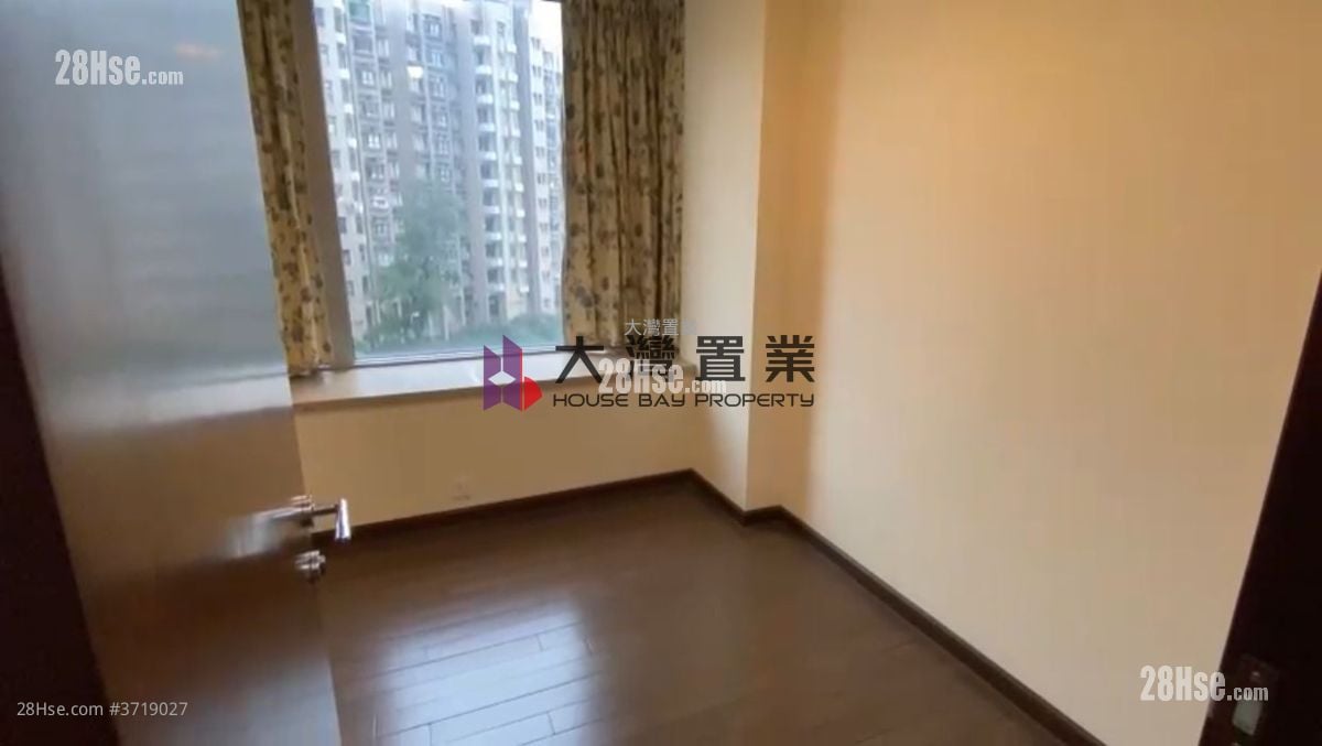 南岸 售盘 3 房 , 2 浴室 928 平方尺