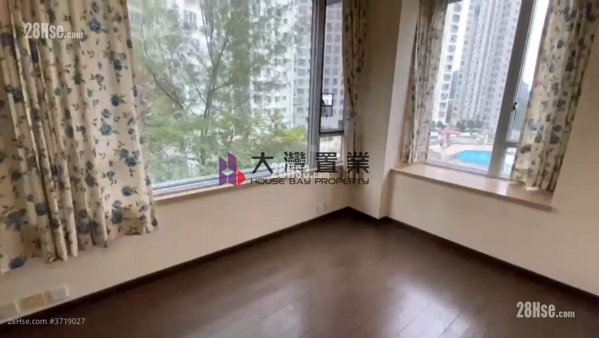 南岸 售盘 3 房 , 2 浴室 928 平方尺