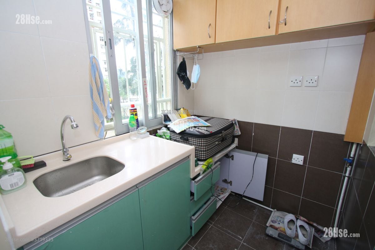 Hong Wah Court Sell 380 ft²