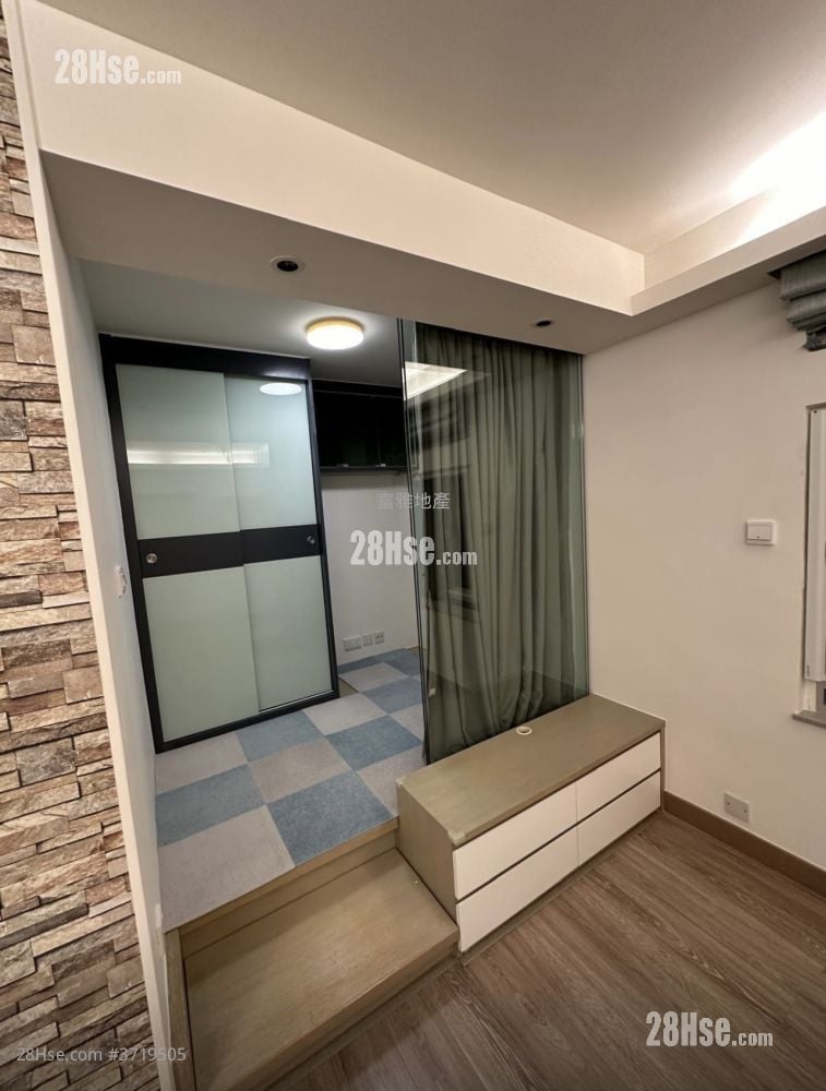 Hong Shui Court Sell 2 Bedrooms , 1 Bathroom 407 ft²