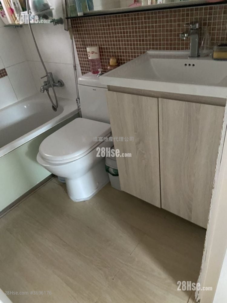 Metro Town Sell 4 Bedrooms , 1 Bathroom 888 ft²