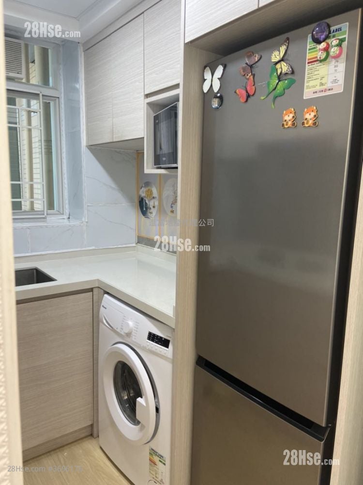 Metro Town Sell 4 Bedrooms , 1 Bathroom 888 ft²