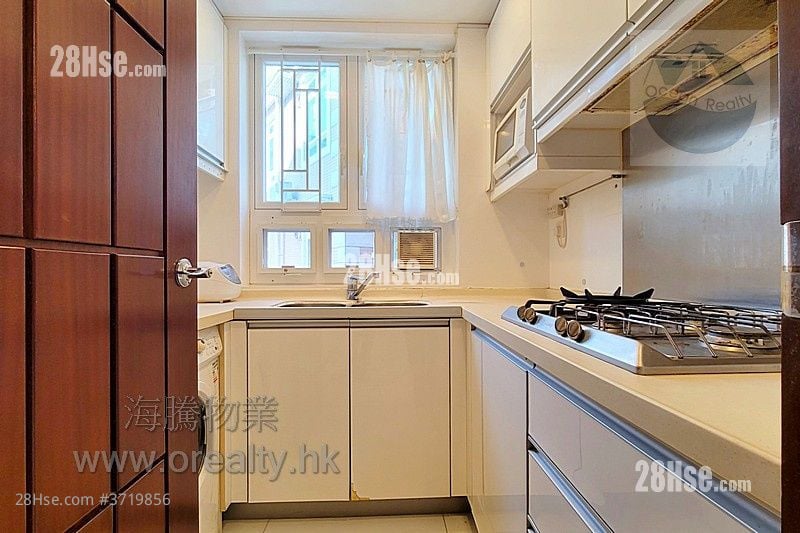 村屋 售盘 3 房 , 2 浴室 700 平方尺