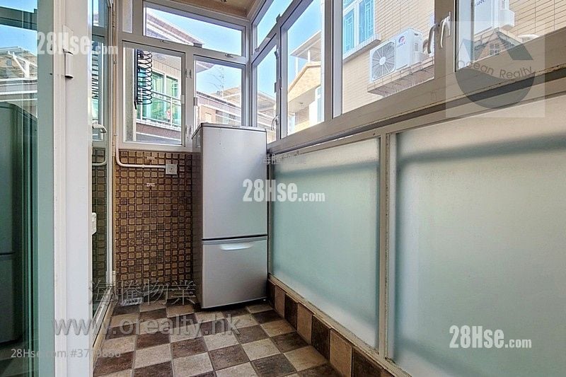 村屋 售盘 3 房 , 2 浴室 700 平方尺