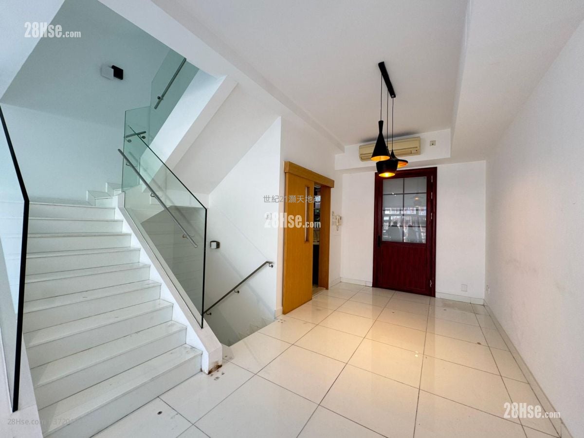 比华利山别墅 售盘 5+ 房 , 2 浴室 1,606 平方尺