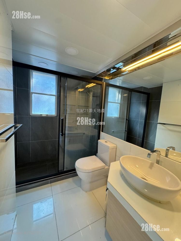 比华利山别墅 售盘 5+ 房 , 2 浴室 1,606 平方尺