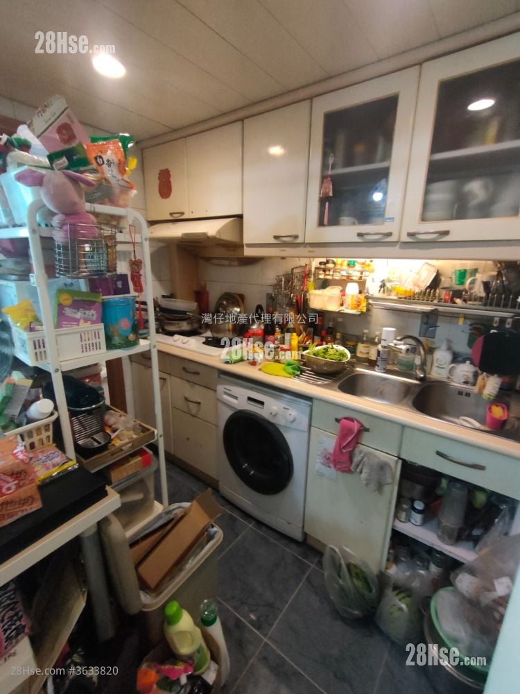 Yue King Building Sell 2 Bedrooms , 1 Bathroom 580 ft²