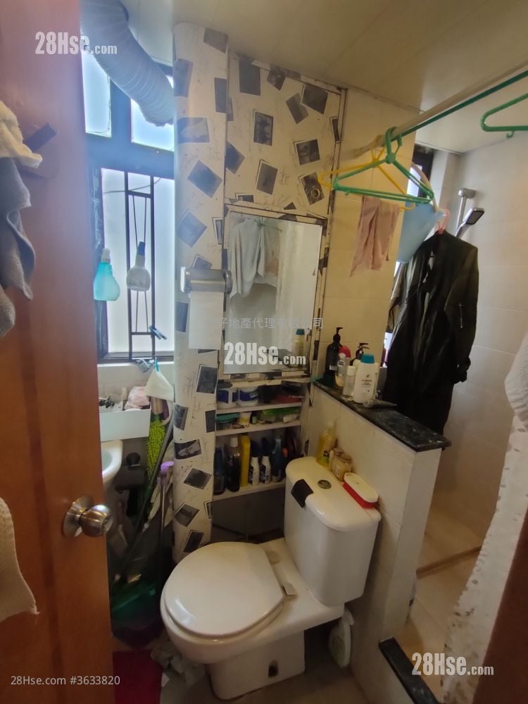 Yue King Building Sell 2 Bedrooms , 1 Bathroom 580 ft²