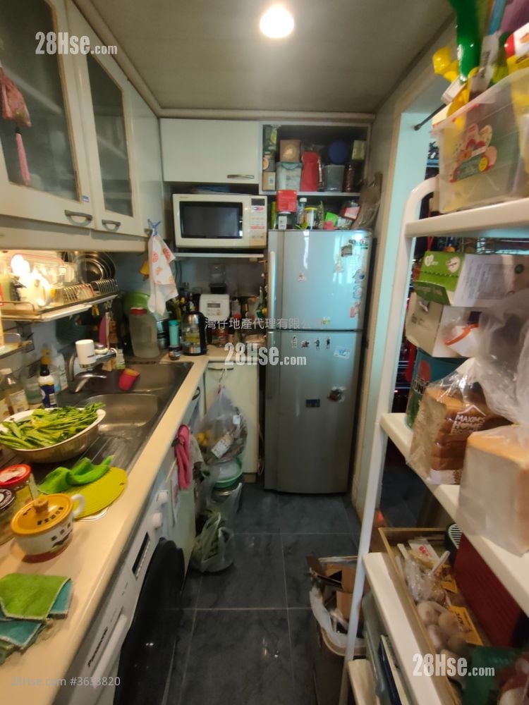 Yue King Building Sell 2 Bedrooms , 1 Bathroom 580 ft²