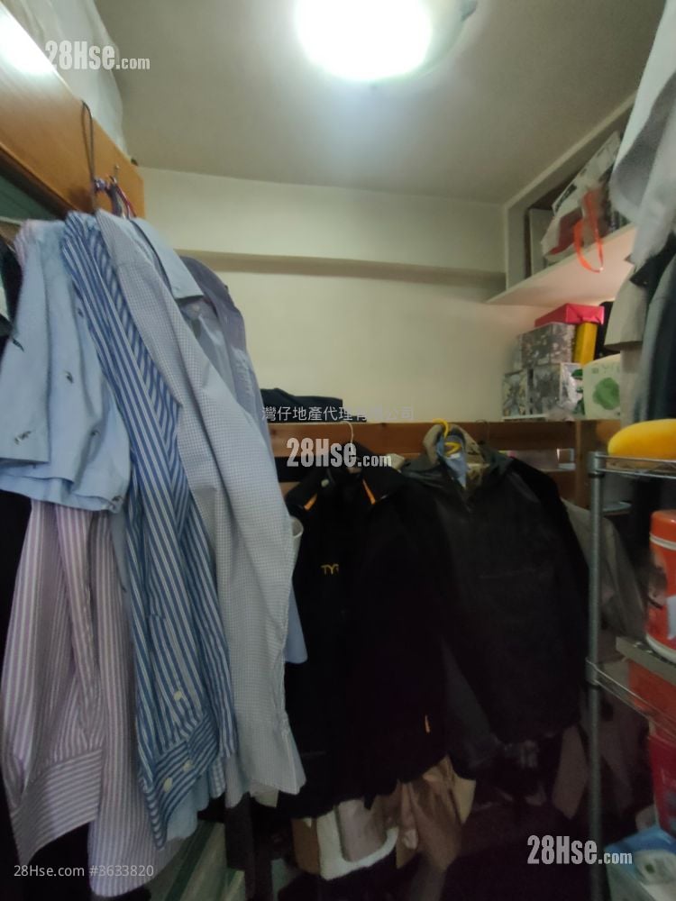 Yue King Building Sell 2 Bedrooms , 1 Bathroom 580 ft²