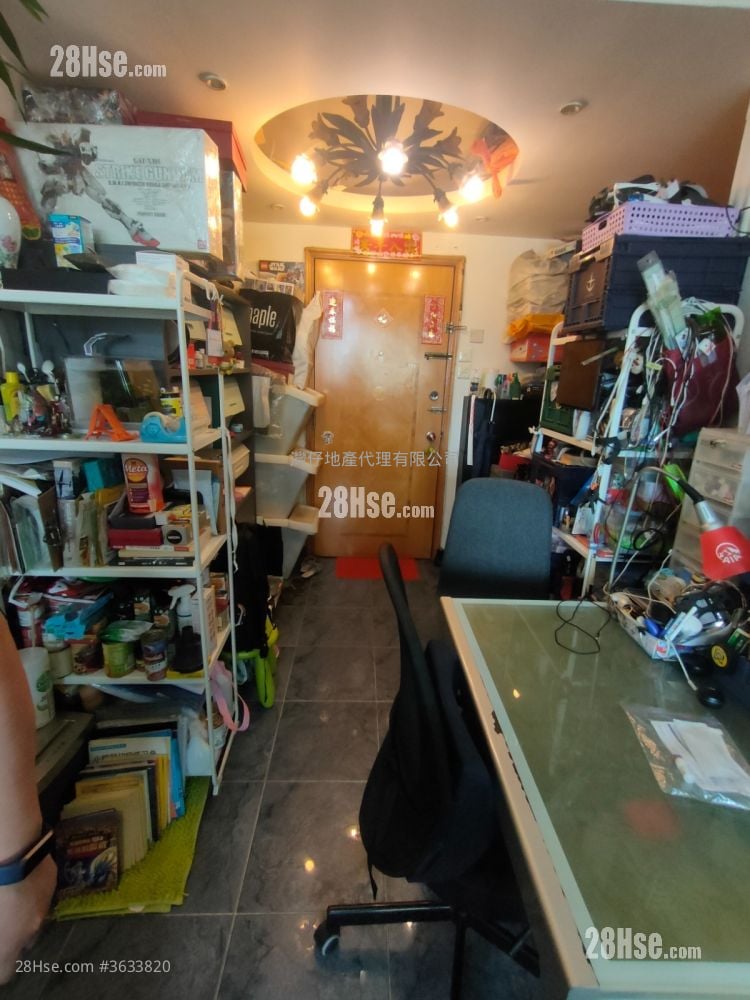 Yue King Building Sell 2 Bedrooms , 1 Bathroom 580 ft²