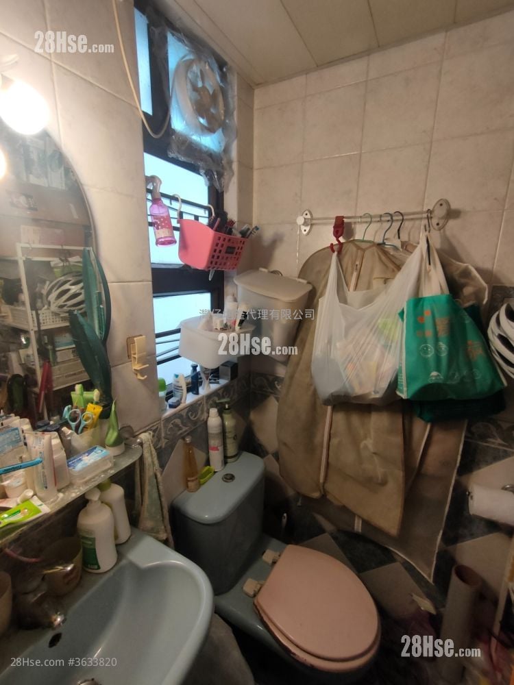 Yue King Building Sell 2 Bedrooms , 1 Bathroom 580 ft²