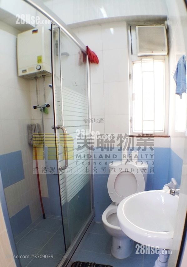 Kam Pui Building Sell 2 Bedrooms , 1 Bathroom 371 ft²