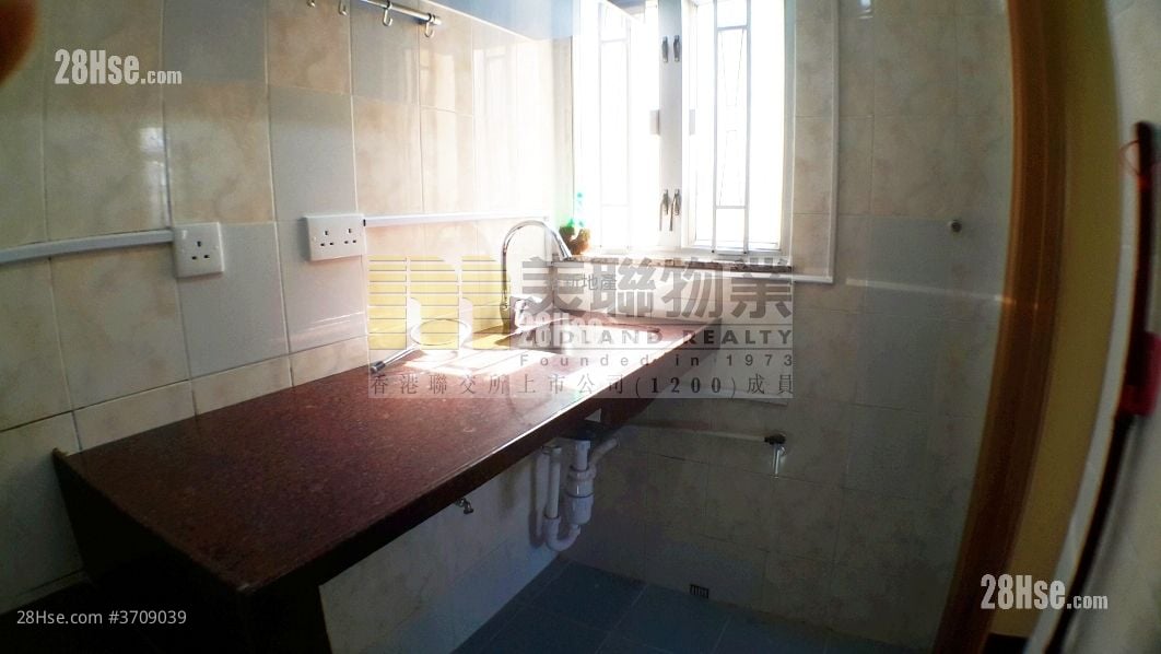 Kam Pui Building Sell 2 Bedrooms , 1 Bathroom 371 ft²