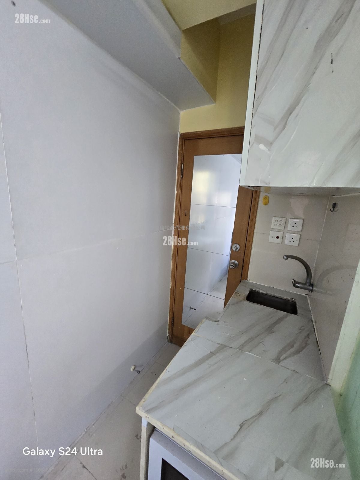 Po Wing Building Rental Studio , 1 Bathroom 120 ft²