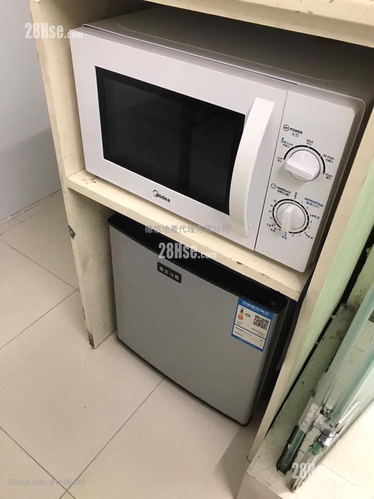 Po Wing Building Rental Studio , 1 Bathroom 120 ft²