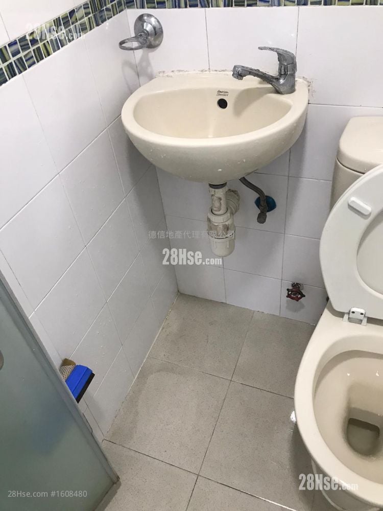 Po Wing Building Rental Studio , 1 Bathroom 120 ft²