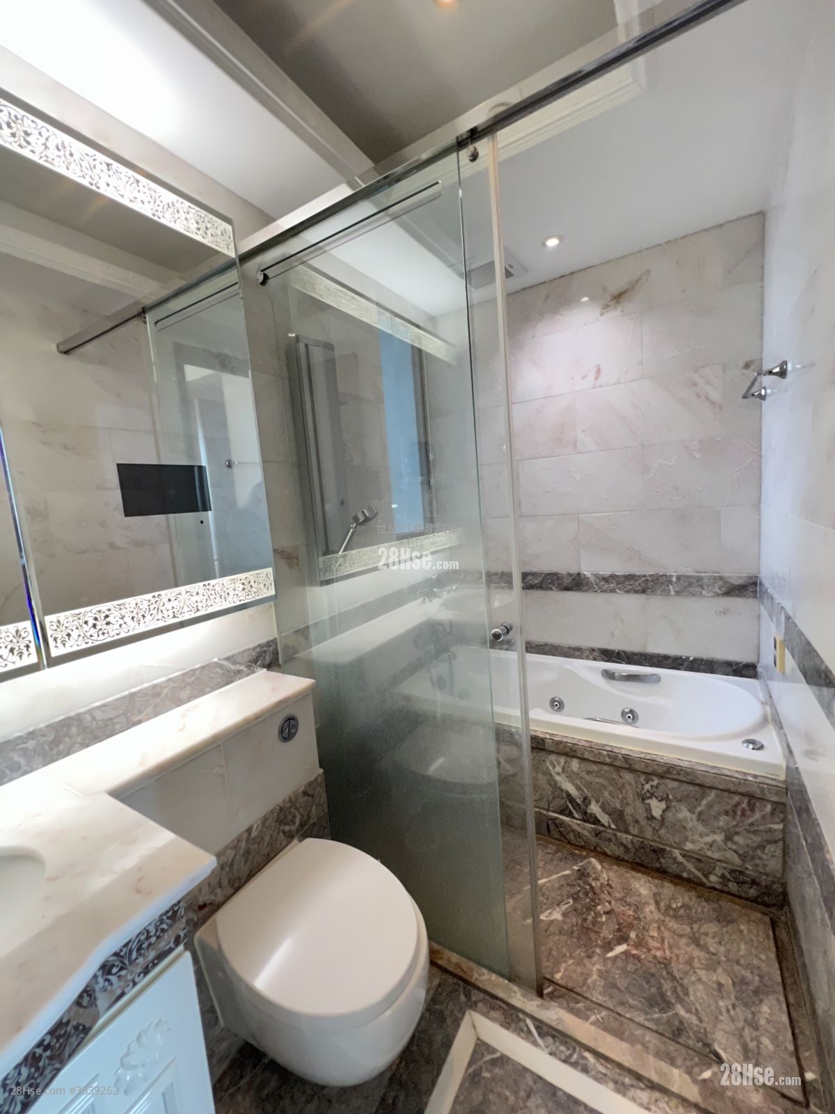 The Coronation Sell 3 Bedrooms , 2 Bathrooms 958 ft²