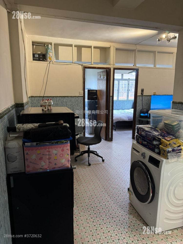 Wai Man House Sell 2 Bedrooms , 1 Bathroom 463 ft²